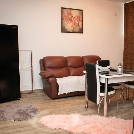 Apartament Capitala Militari Rosu Экстерьер фото