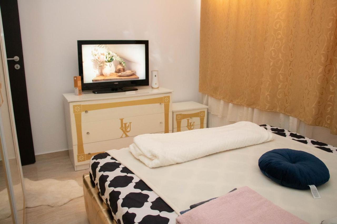 Apartament Capitala Militari Rosu Экстерьер фото