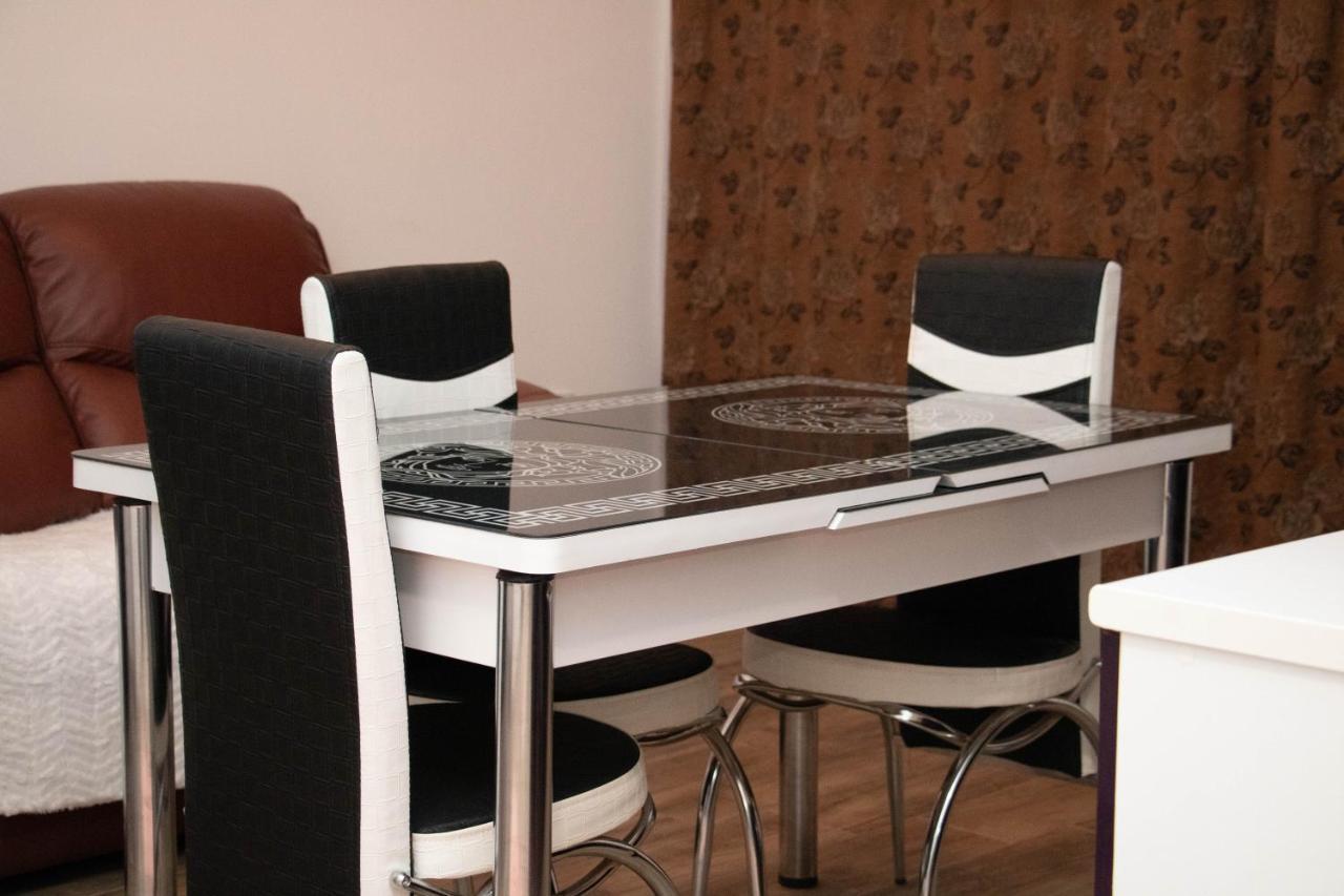 Apartament Capitala Militari Rosu Экстерьер фото